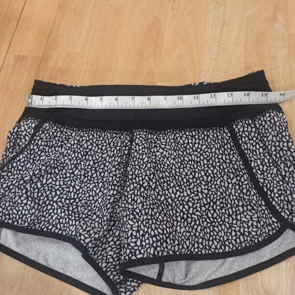 Lululemon women's athletic shorts. Size 6 - Picture 11 of 13